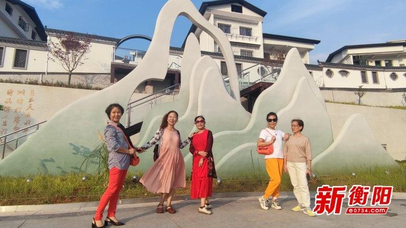 国庆假期尾声，衡阳回雁峰平沙落雁广场为何依然人流不断？  第4张