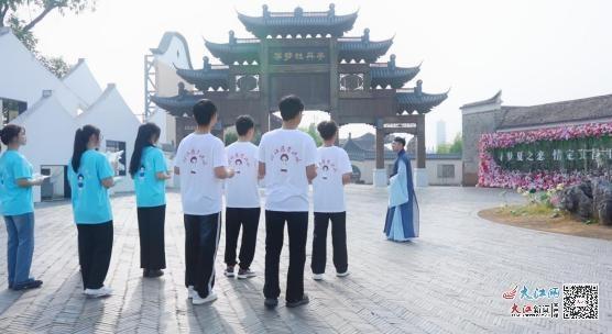 思政课堂新启程！江西中医药高专师生走进汤显祖戏剧节，探寻临川文化魅力  第2张