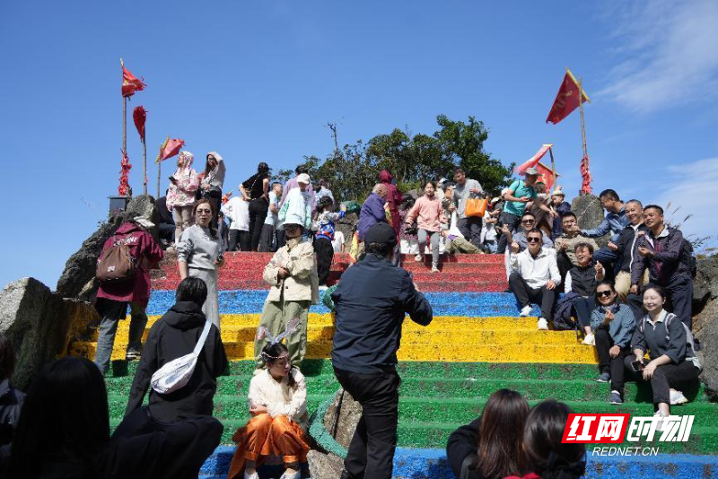 国庆假期，宜章县文旅市场多点开花，莽山旅游区火爆出圈  第3张