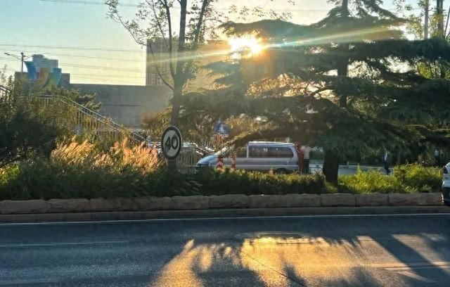 寒露已至，京城天气多变！今晨最低气温仅 7.6℃，你准备好了吗？  第1张