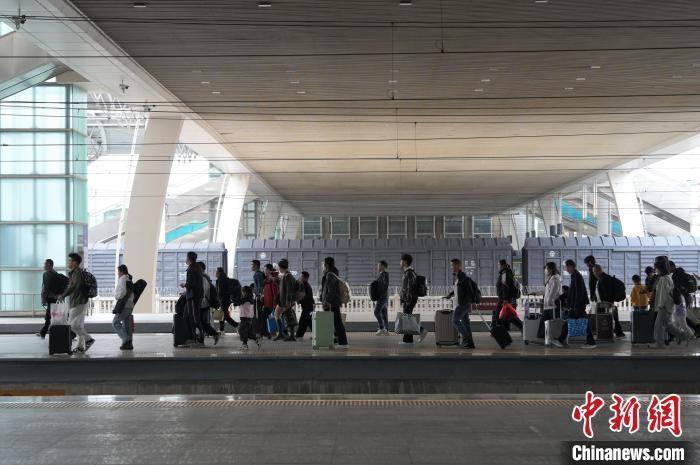 国庆假期银川客运段运送旅客超 93 万人次，你贡献了多少？  第2张