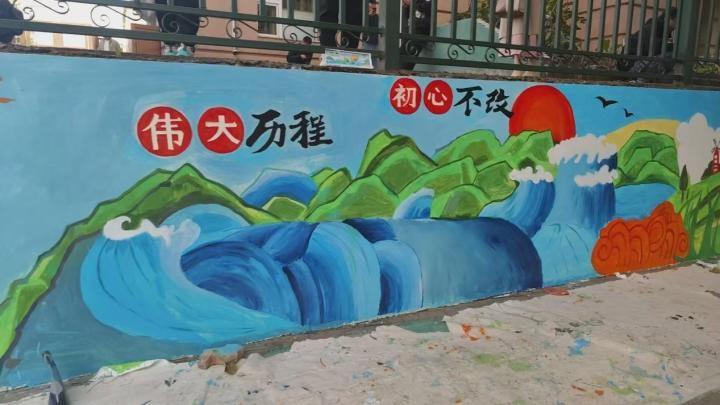 墙体彩绘点靓校园，助力亚冬会！哈尔滨香坊区打造冰雪文化之都  第3张