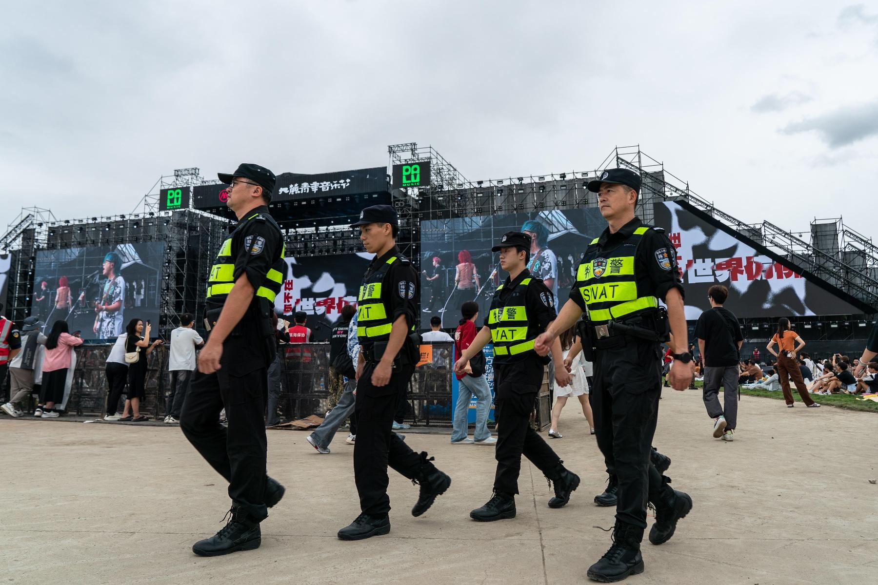 国庆安保不打烊！警察蓝守护平安，筑牢安全防线  第3张
