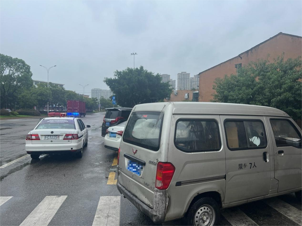 国庆安保不打烊！警察蓝守护平安，筑牢安全防线  第4张