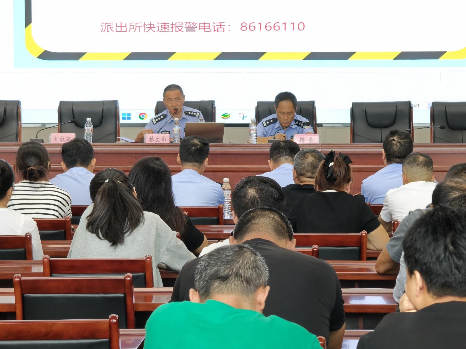 国庆安保不打烊！警察蓝守护平安，筑牢安全防线  第6张