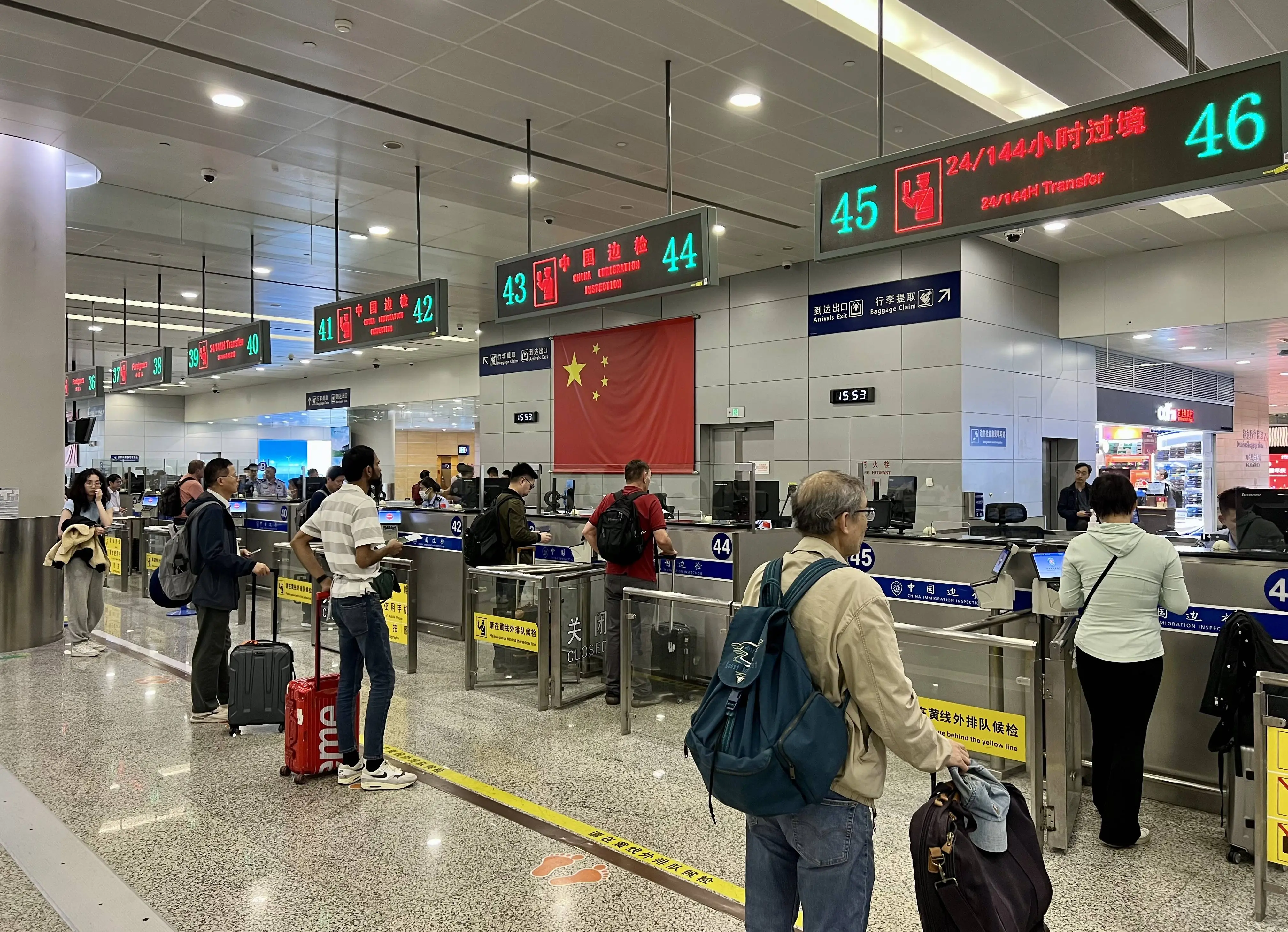 国庆假期上海口岸出入境人员超 73 万，你贡献了多少？  第2张