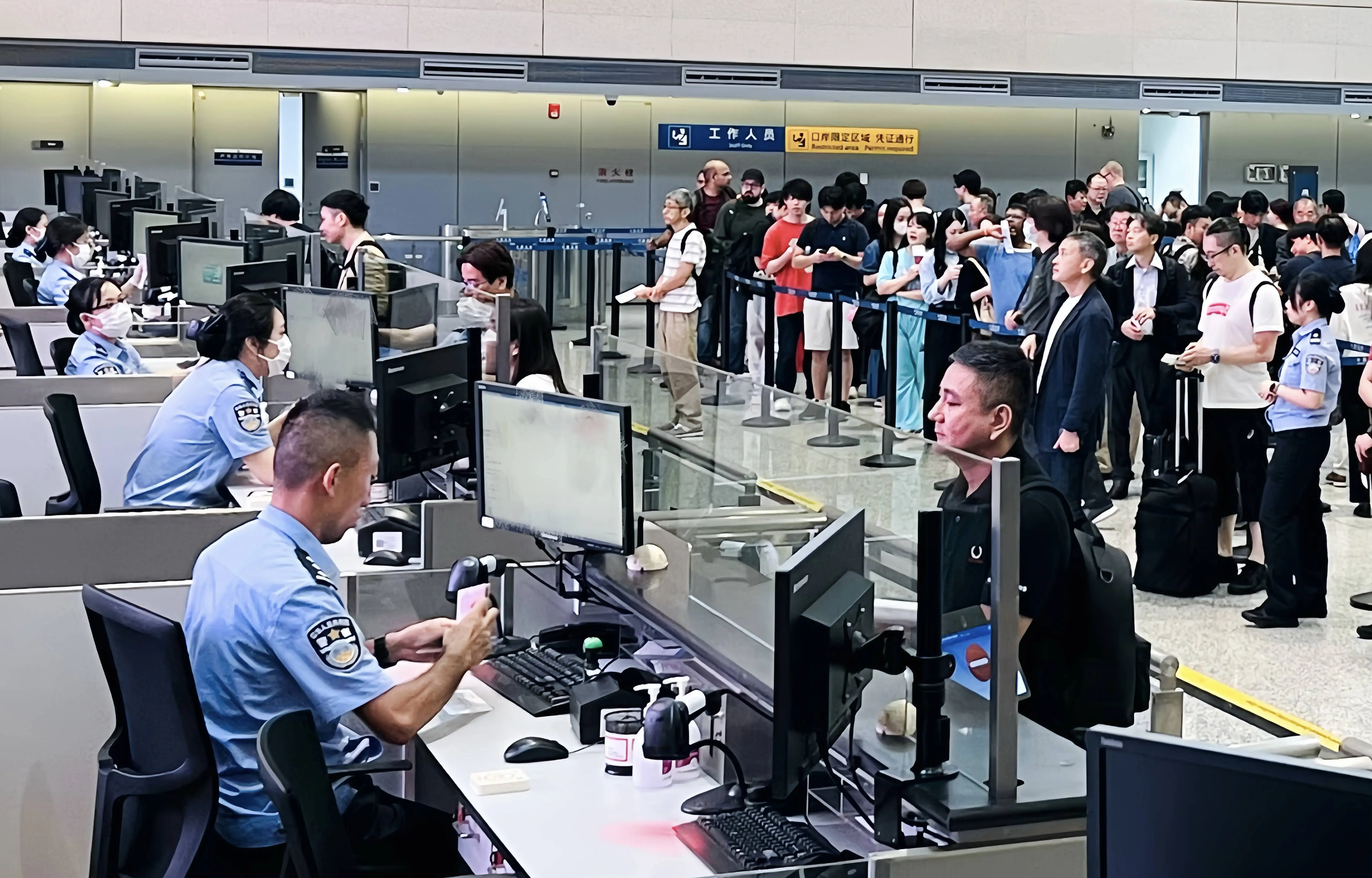 国庆假期上海口岸出入境人员超 73 万，你贡献了多少？  第3张