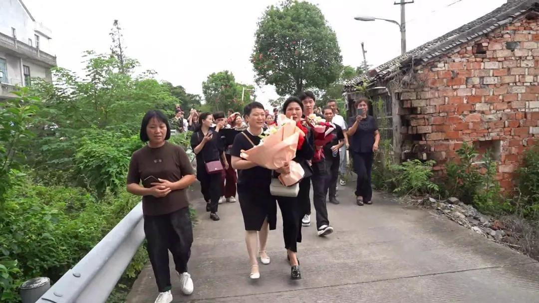 国庆寻亲，阔别 50 年的家，她找到了  第2张