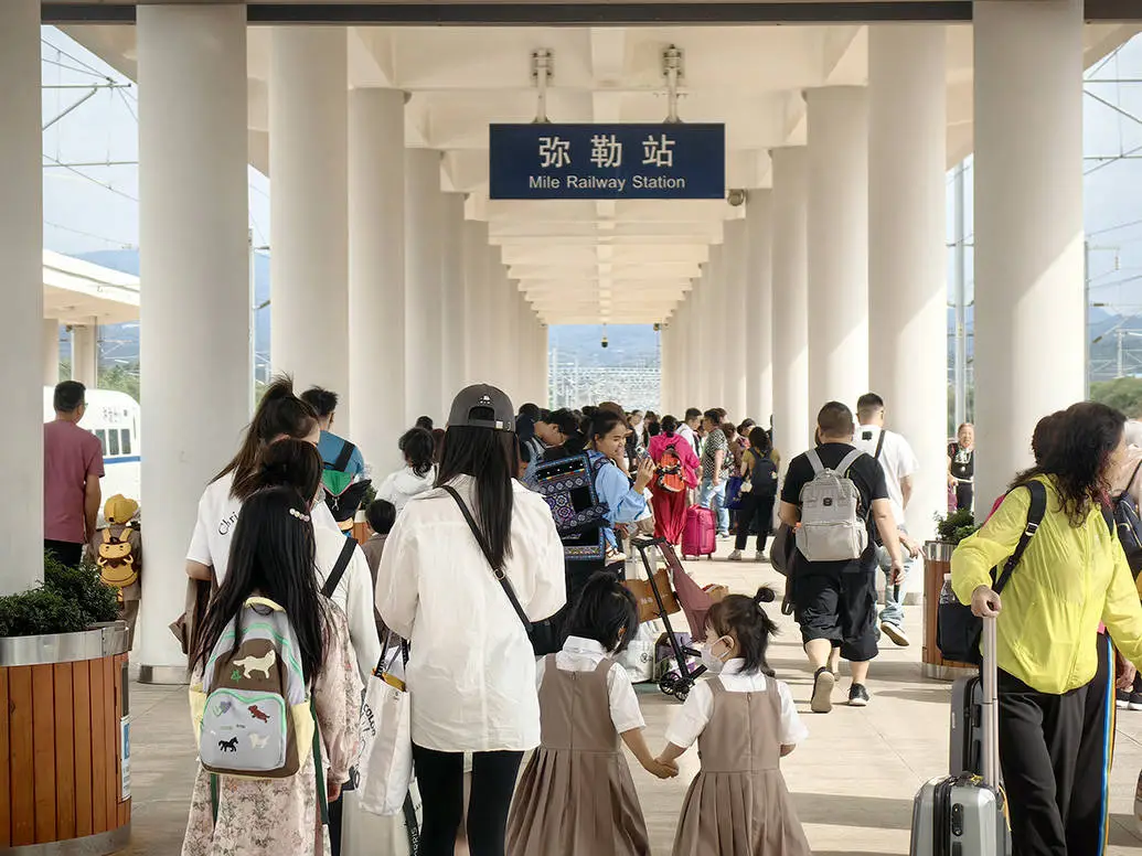 国庆假期云南铁路发送旅客 303 万人次，同比增长 16.6%，你贡献了多少？  第2张