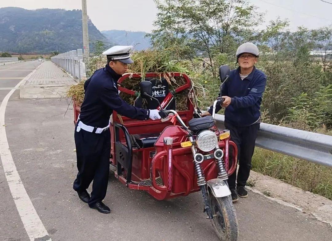 甘泉交警全力以赴，守护国庆交通安全，让你畅行无忧  第3张