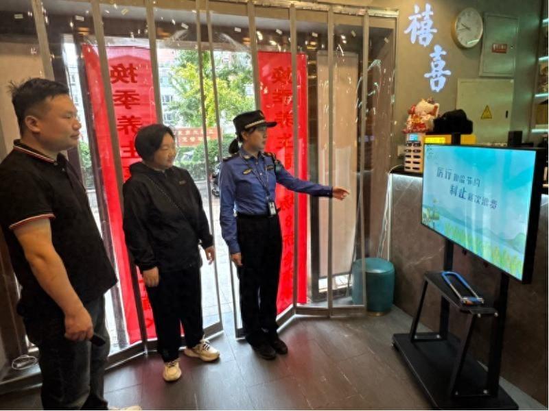 东城区东花市街道综合行政执法队对辖区餐饮单位开展源头治理专项检查，你准备好了吗？  第1张