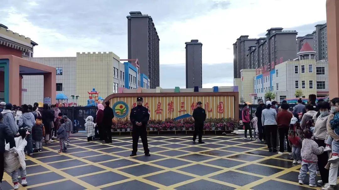 节后第一天，甘肃公安护校安园行动：守护校园安全，保障师生平安  第6张