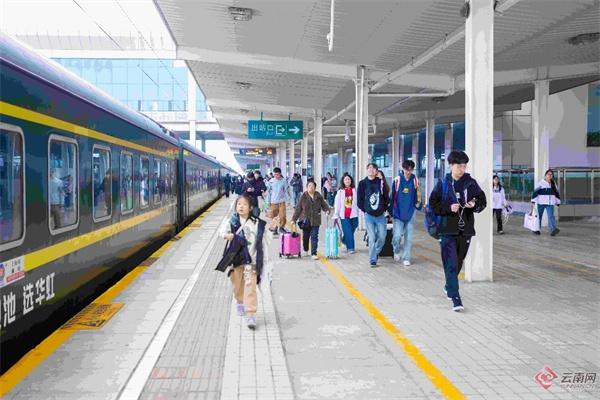 国庆假期云南铁路累计发送旅客 303 万人次，你贡献了多少？  第1张