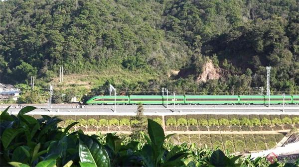 国庆假期云南铁路累计发送旅客 303 万人次，你贡献了多少？  第2张