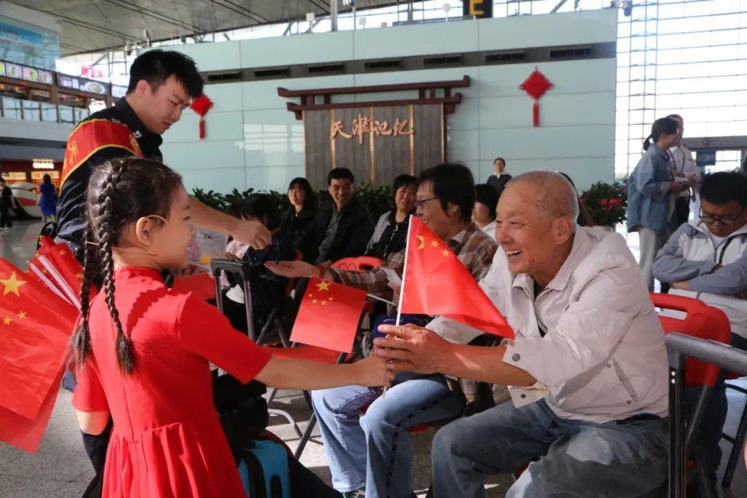 国庆假期，我市交通运输运行平稳有序，你贡献了多少人次？  第2张