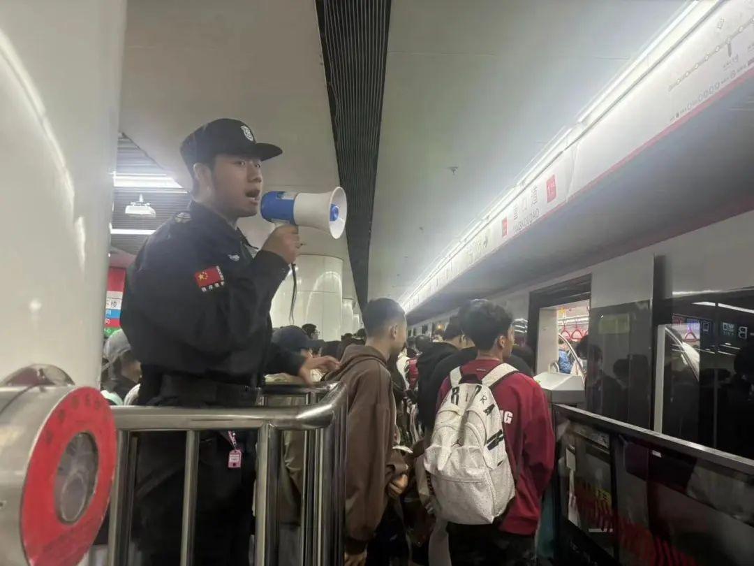 国庆假期，我市交通运输运行平稳有序，你贡献了多少人次？  第5张