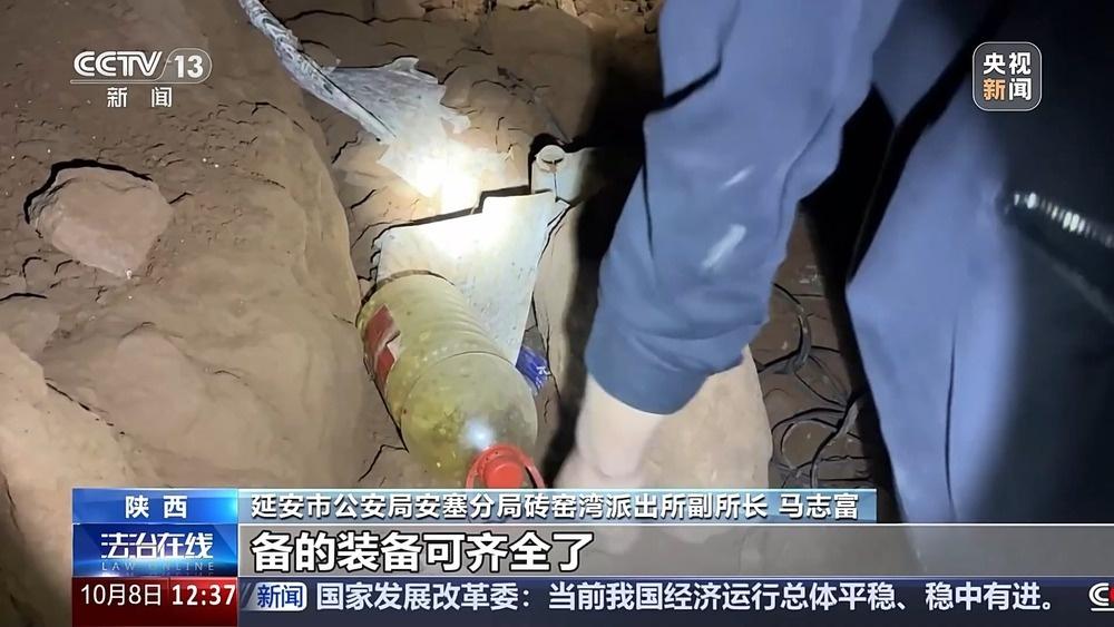 数百米长深不见底的大洞惊现黄土沟壑，背后隐藏着什么秘密？  第3张