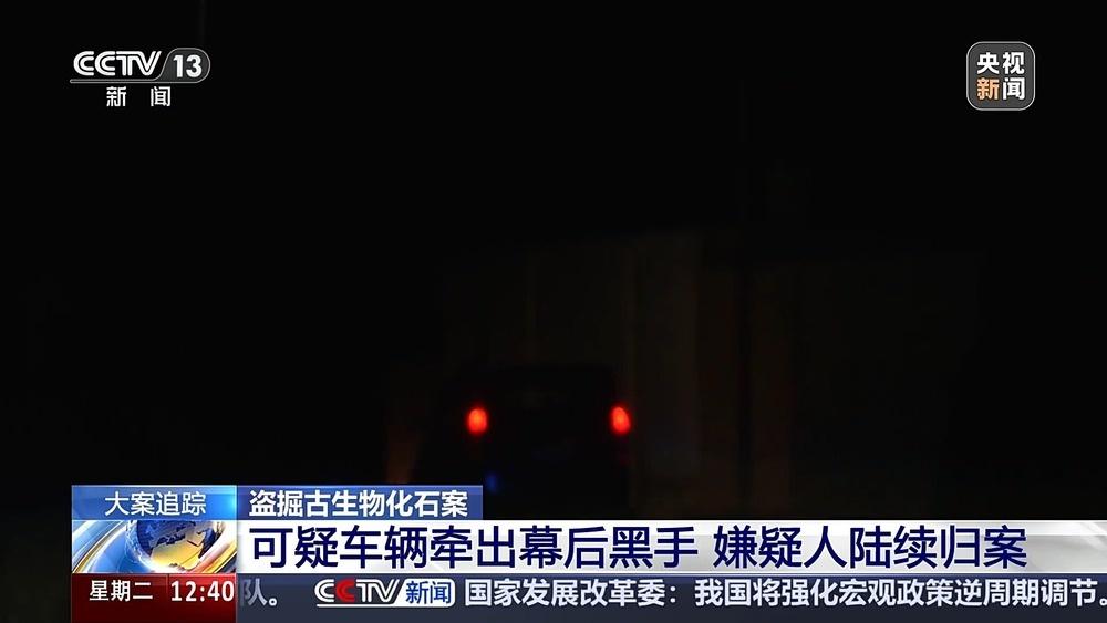 数百米长深不见底的大洞惊现黄土沟壑，背后隐藏着什么秘密？  第7张
