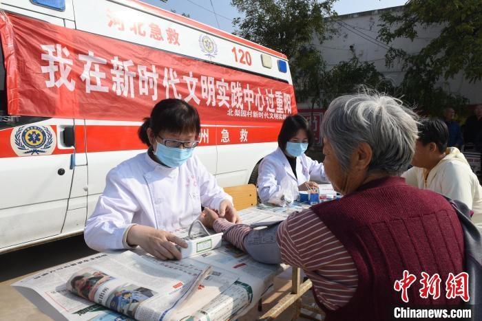 102 名 70 岁以上老人齐聚一堂，同吃爱心宴！这个重阳节，他们这样过  第8张
