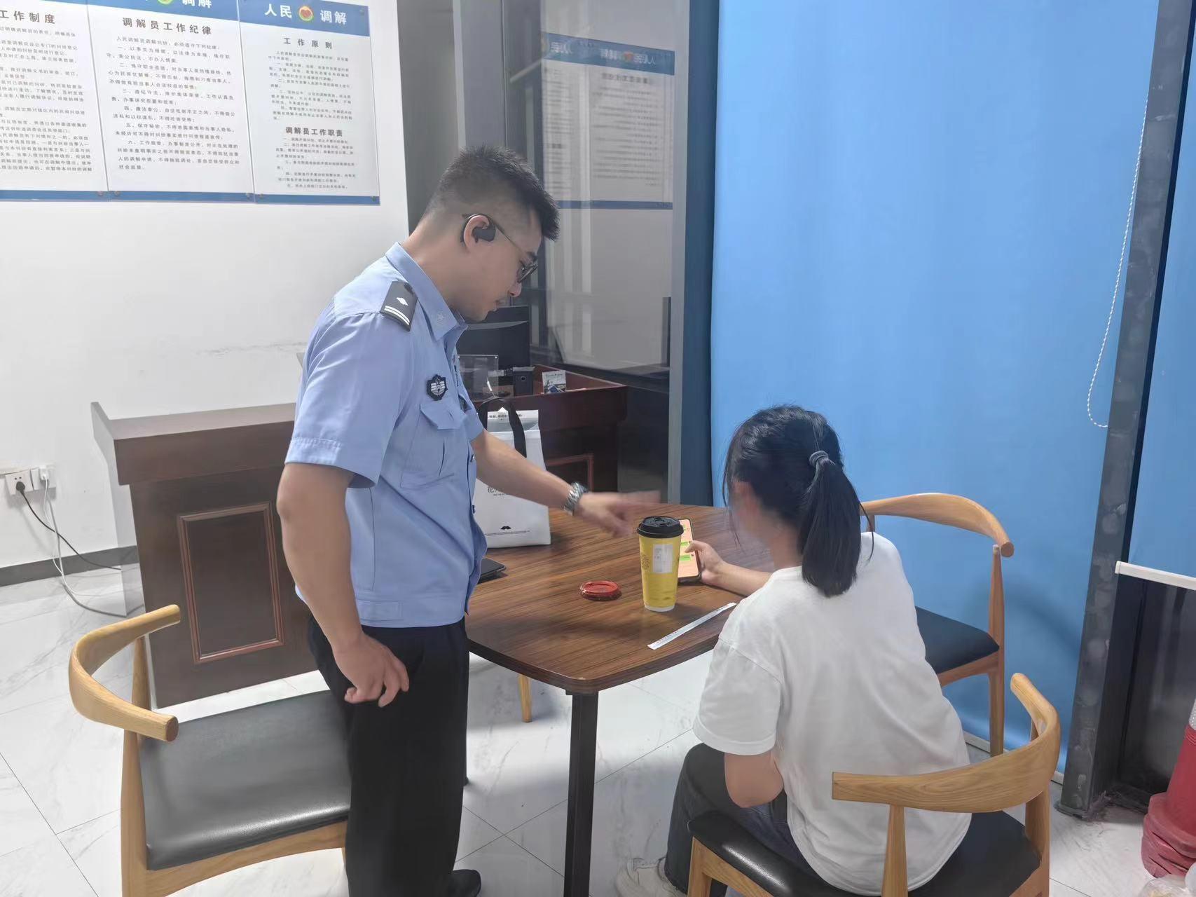 我不配活在这个世上，民警耐心安抚让女孩重获希望  第2张