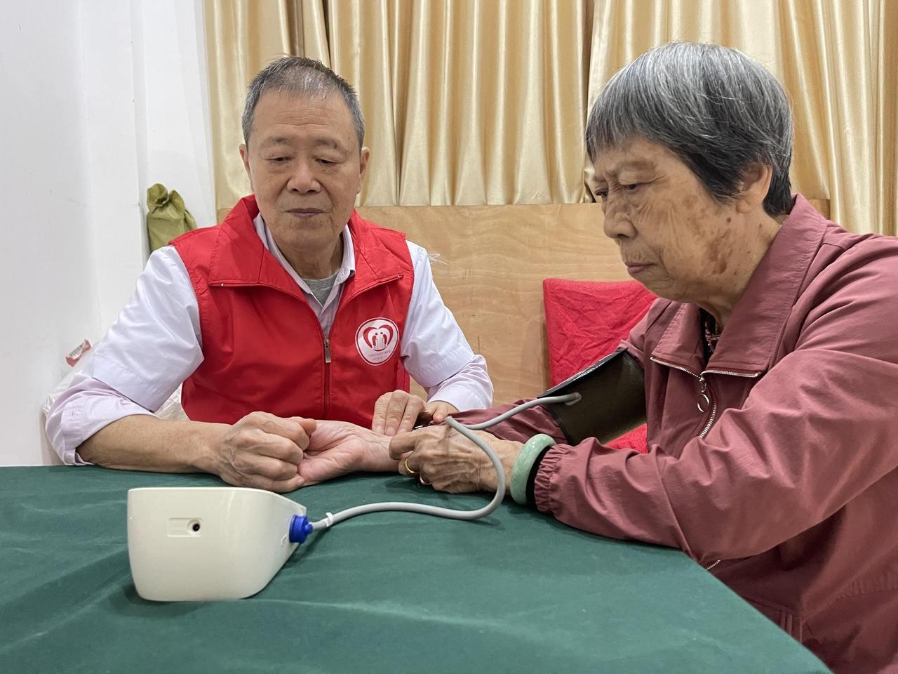 200 余名老人齐聚文化礼堂，享受爱老敬爱服务，感受浓浓温情  第2张