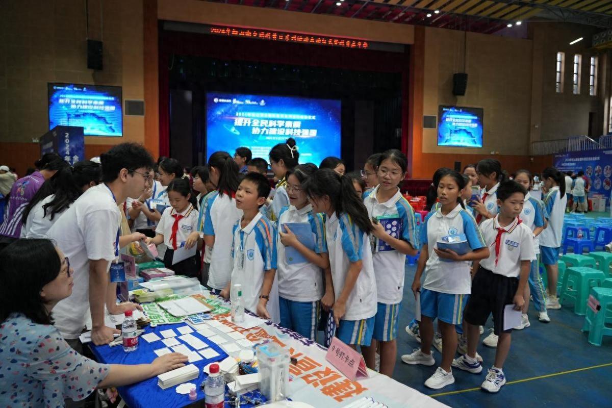500 多名学子体验无废城市，以漂废为美，你也快来试试吧  第1张