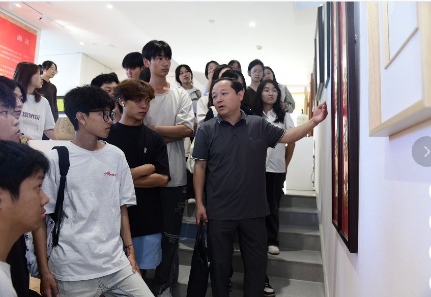 国庆期间，景德镇非遗陶瓷书法展，七十五件作品，风格多样，震撼来袭  第2张