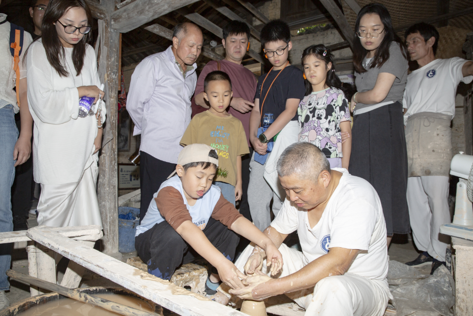 国庆期间，景德镇非遗陶瓷书法展，七十五件作品，风格多样，震撼来袭  第4张