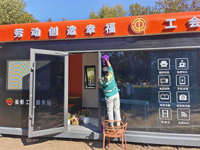 国庆假期，长春绿化一线工作者坚守岗位，全力做好城市绿化养护管理工作  第3张