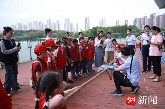 3 万人参与的科学嘉年华，孩子们竟在水上漂起来了  第1张