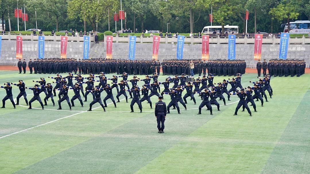 成都 12 万保安集结！他们要干什么？  第1张