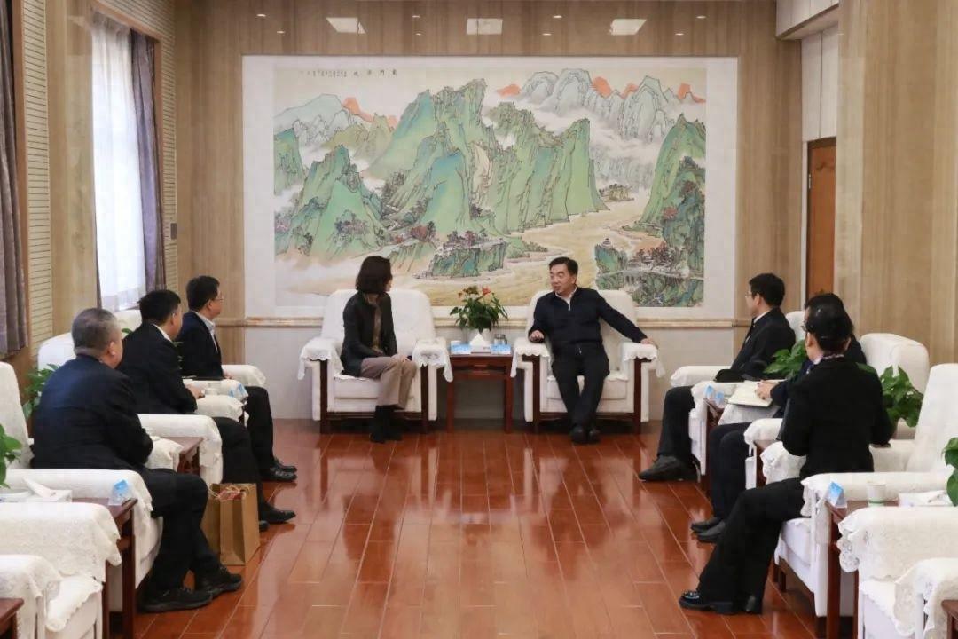 市委书记亢振峰与农行渭南分行行长王艳座谈，共商韩城发展大计  第1张