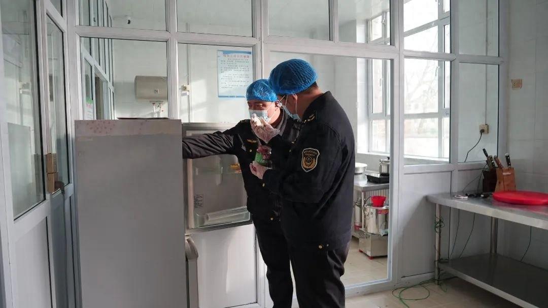 青河县市场监督管理局携手三小师生，守护食品安全  第1张