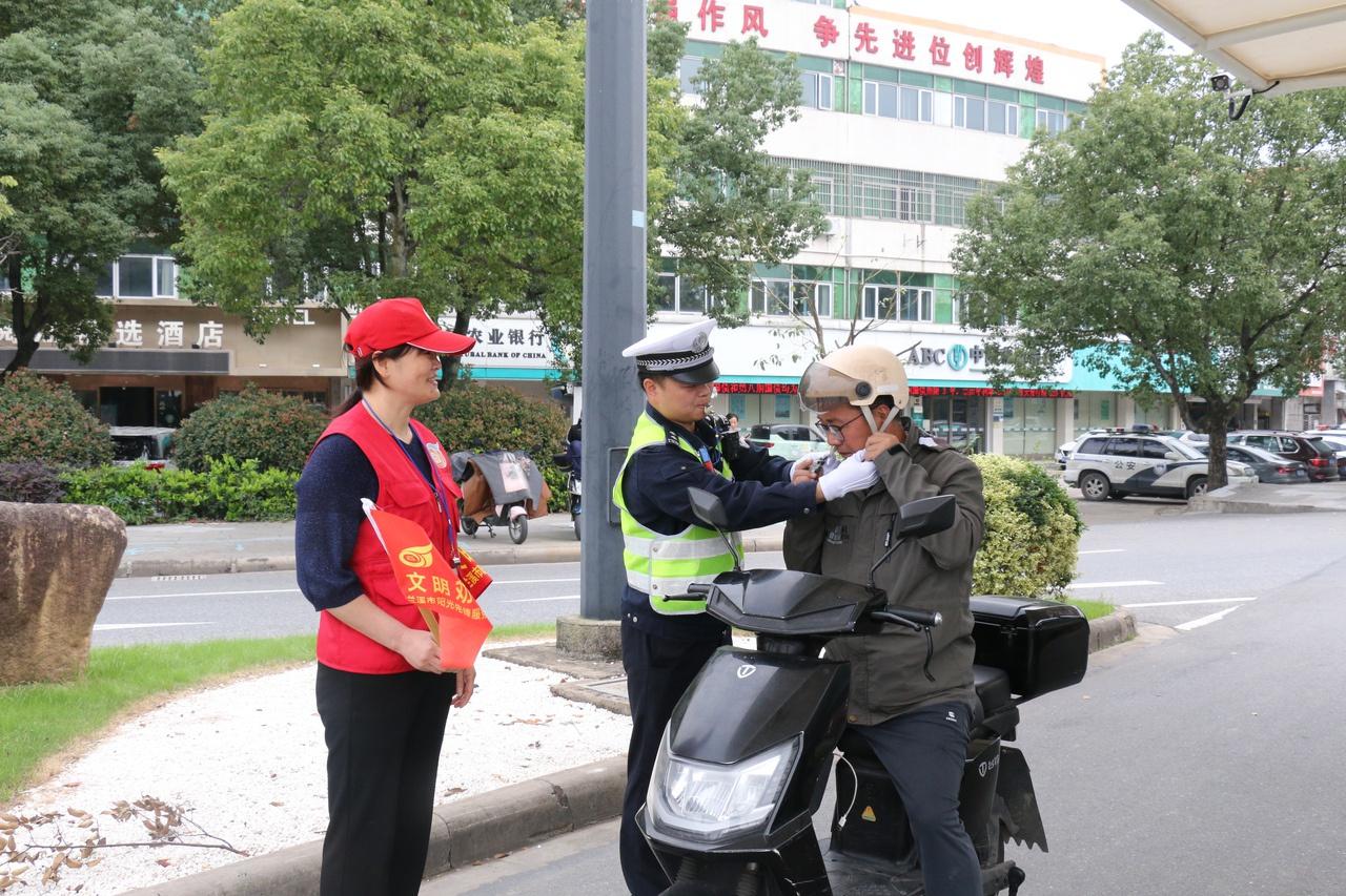 50 余名交通劝导员齐聚，为城市文明素养提升贡献力量  第2张