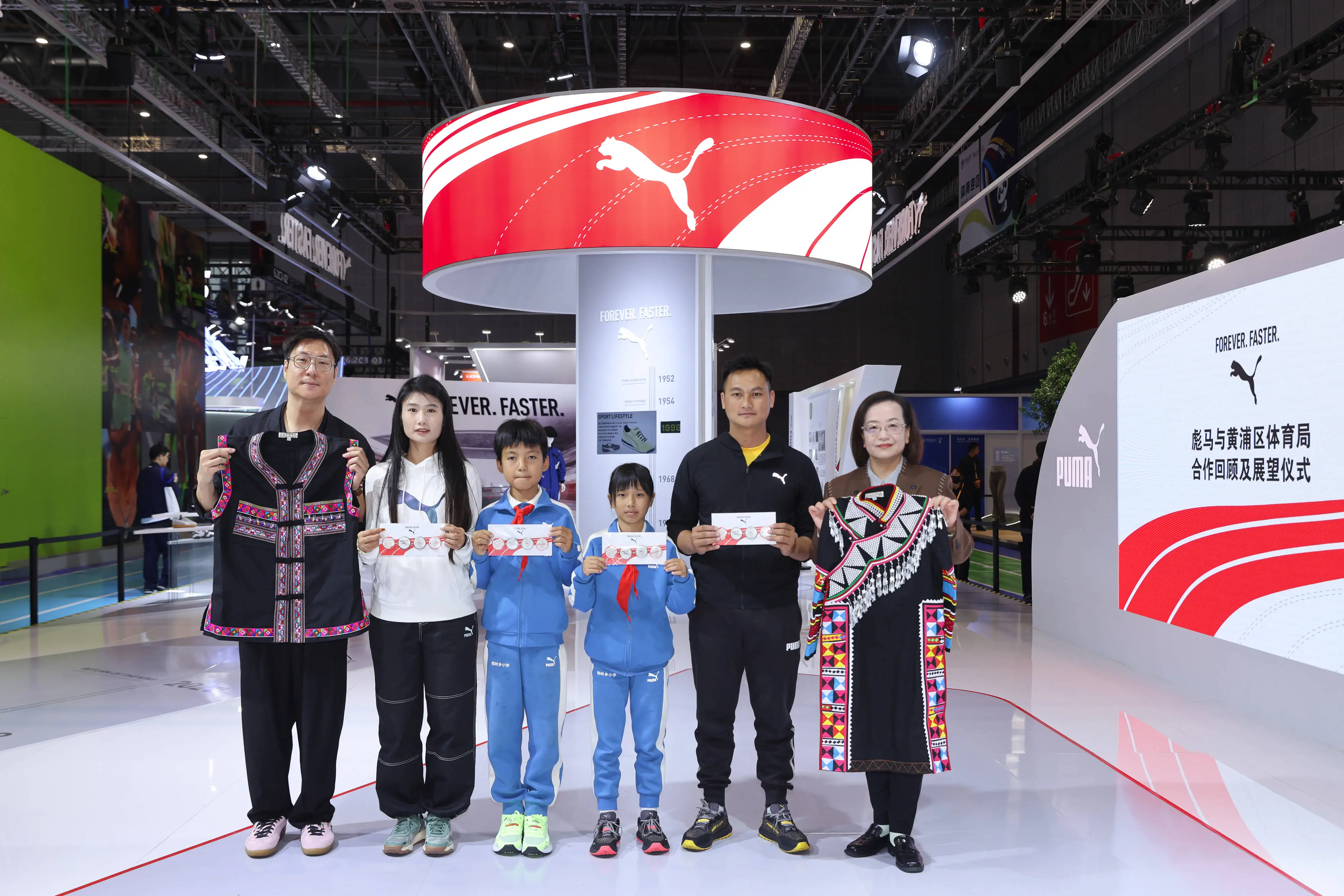 进博会惊现小学生，他们带来了什么？  第1张