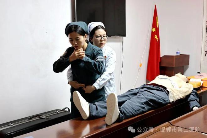 11 月 7 日邯郸市第二医院体检科走进百乐苑社区，为居民送健康义诊  第5张