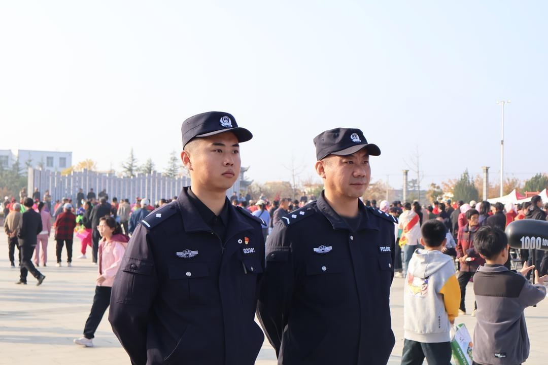 金秋丰收季，平度旧店镇 5 万亩苹果红了！旧店派出所民辅警全力守护  第5张