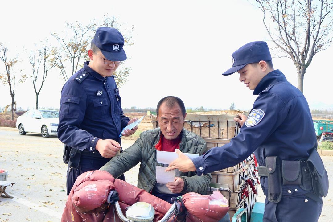 金秋丰收季，平度旧店镇 5 万亩苹果红了！旧店派出所民辅警全力守护  第7张