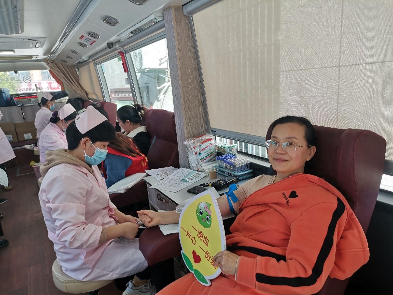 11 月 7 日，杏花村街道组织无偿献血活动，池口社区积极响应，诠释大爱无疆