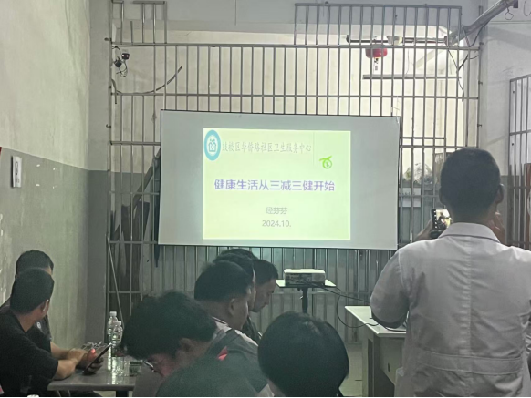 华侨路街道总工会携手社区卫生服务中心，为顺丰快递员开展秋冬中医养生培训  第2张