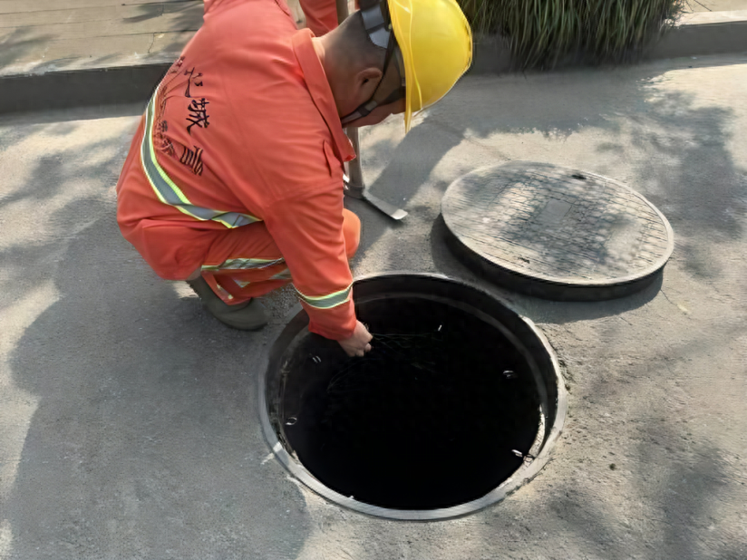 排水设施大排查，守护市民出行安全！钱塘区城管局在行动