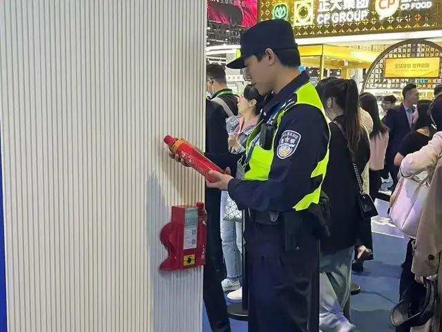 进博会失物找回机制获赞，警方贴心服务让你安心参展  第4张