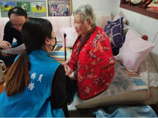 立冬时节，社区网格员暖心服务，解决居民供暖难题  第1张