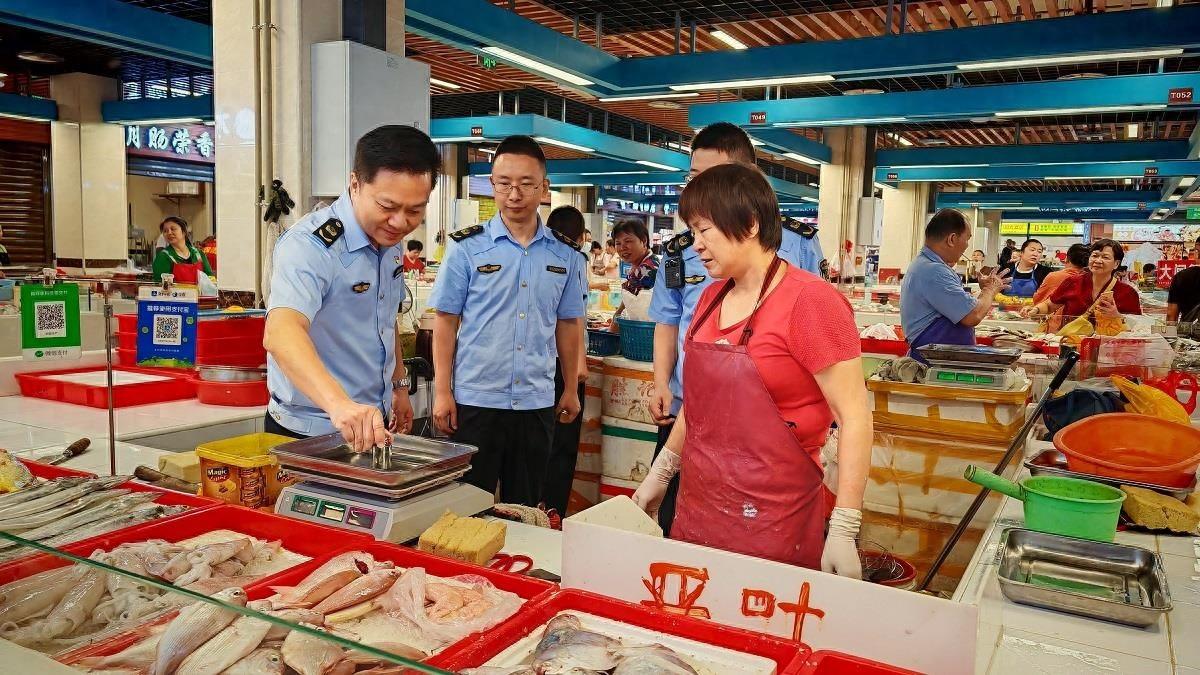 逢秤必检常态化监管！集美区市场监管局整治作弊秤缺斤短两问题