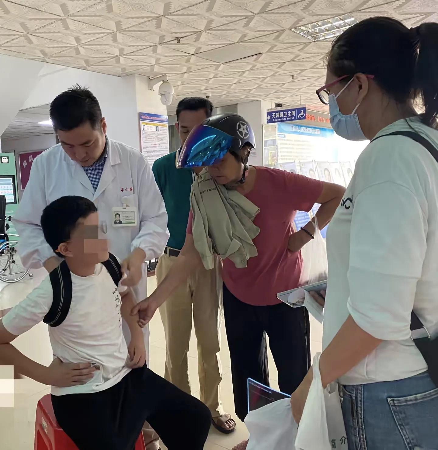 60 多岁阿姨搬鱼不慎摔倒致手腕骨折，上海专家医疗队能否助其康复？  第2张