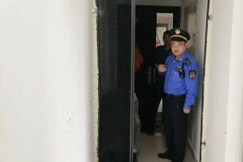 楼道装防盗门，究竟可不可以？宝山区顾村镇执法人员告诉你答案