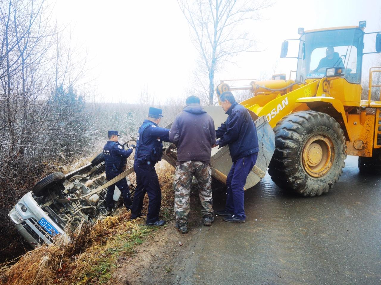 今冬首场降雪，白山边境管理支队如何为群众安全出行保驾护航？  第3张