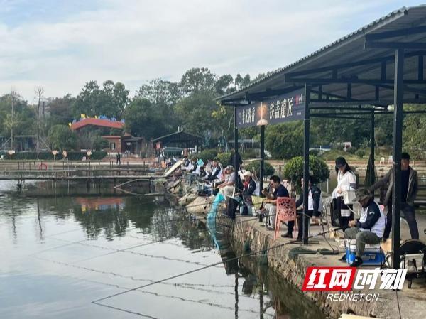 60 名垂钓高手齐聚龙溪湖，2024 年体彩杯湖南省会新闻界垂钓比赛精彩落幕  第2张