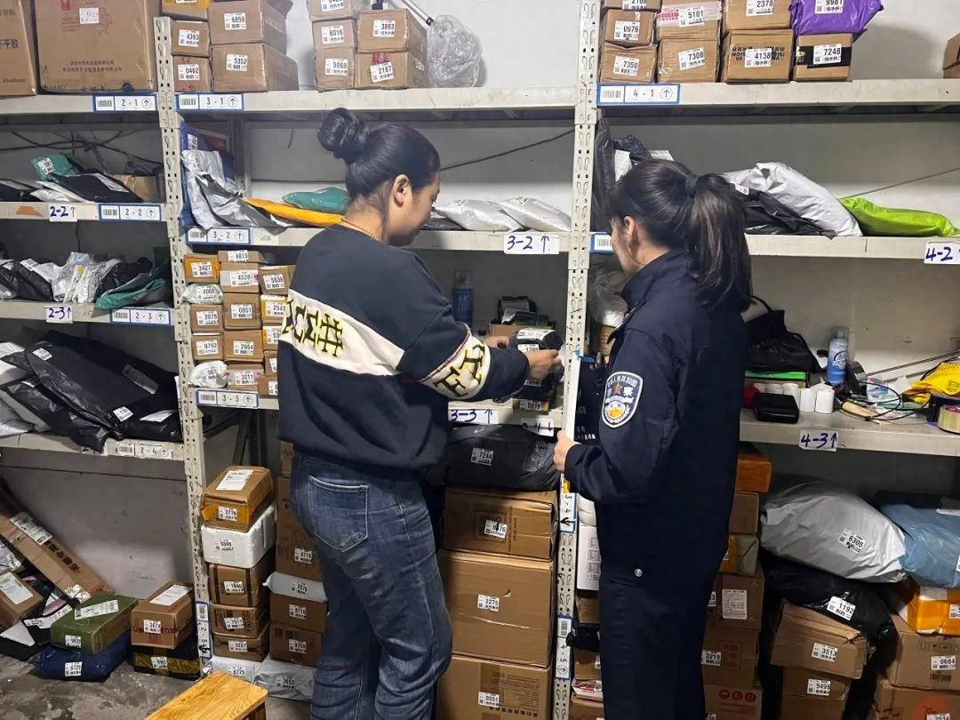 双十一狂欢节，秦淮公安分局多举措确保物流安全，你知道吗？  第1张