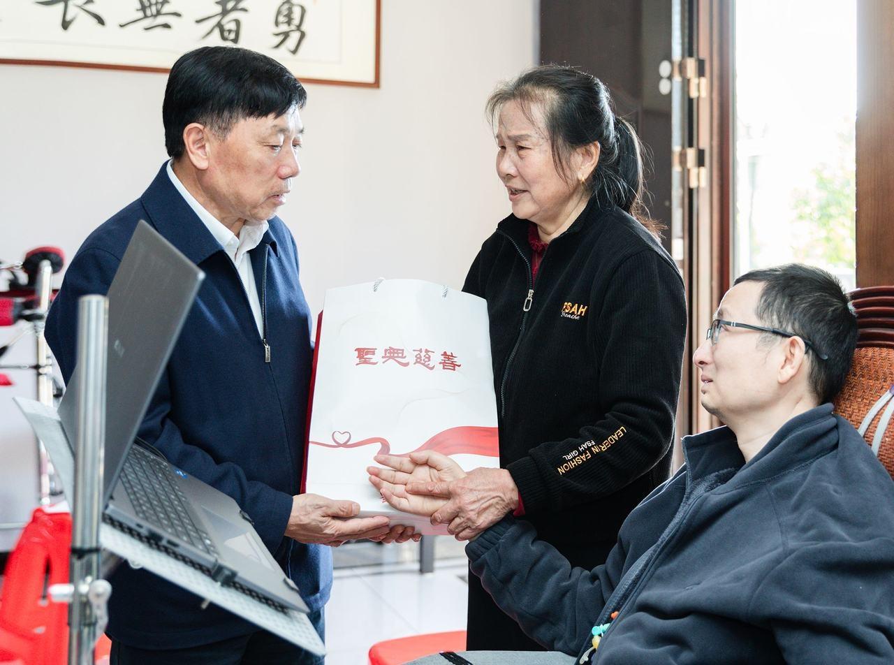 一年过去，渐冻症患者病情进展迅速，他该如何与病魔抗争？  第3张